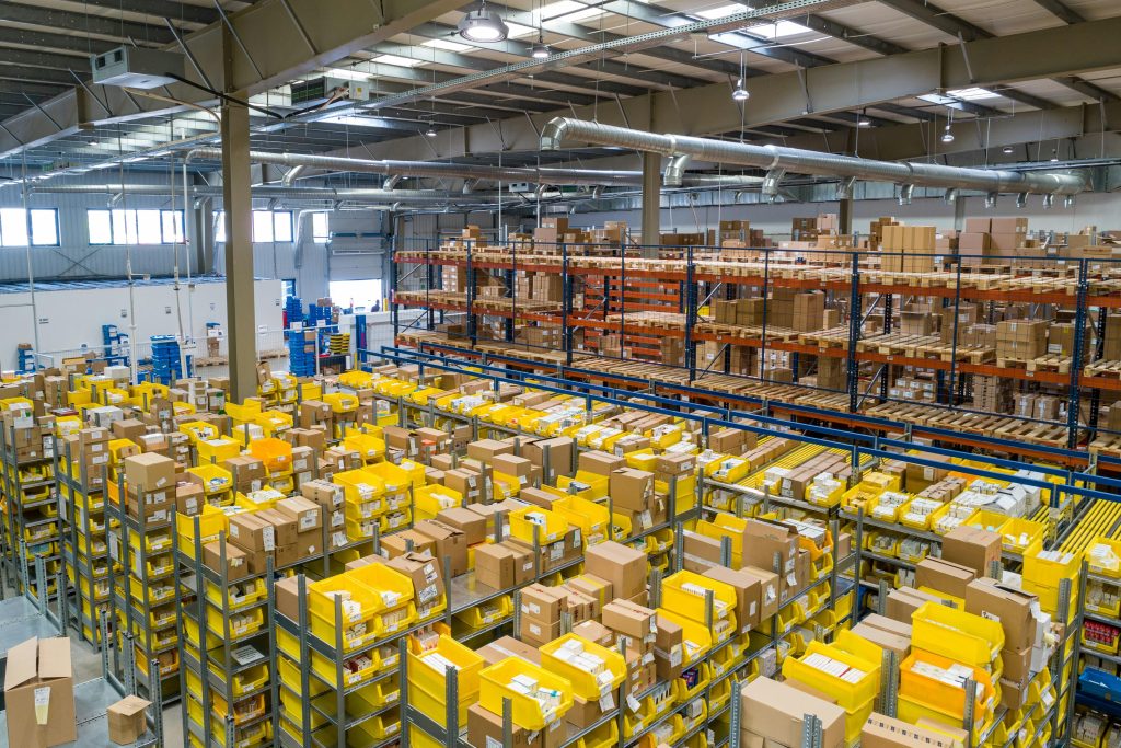 Mondial Logistics kantoor illustratie over verschillende types logistieke bedrijven en services