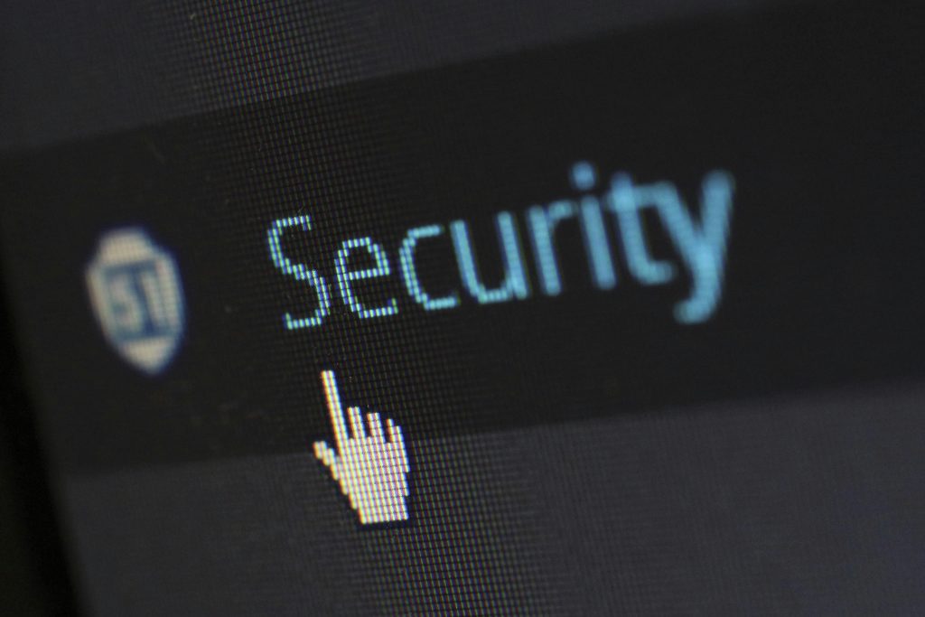 Illustratie over databeveiliging en privacy in digitale wereld met focus op bescherming persoonsgegevens