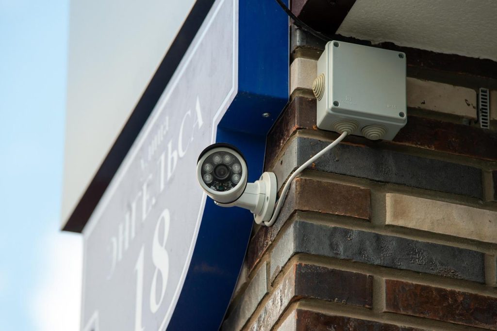 Slimme inbraakbeveiliging in Amsterdam met camera's, intelligente sloten en AI-systemen voor optimale huisbescherming